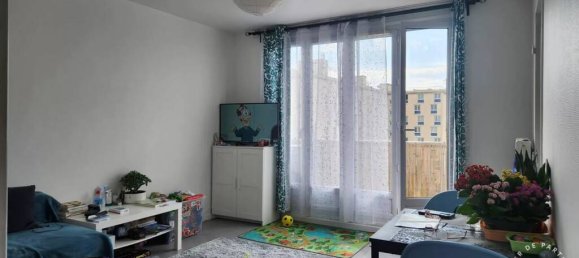Estudio en Le Bourget, France No. 276300 6