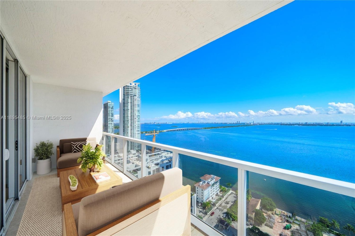3 chambres propriété commerciale à vendre à Miami, Miami-Dade, Florida, USA № 614848