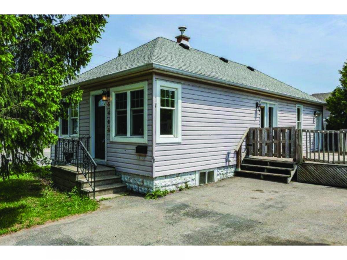 2 bedrooms House in Niagara Falls, Canada No. 821