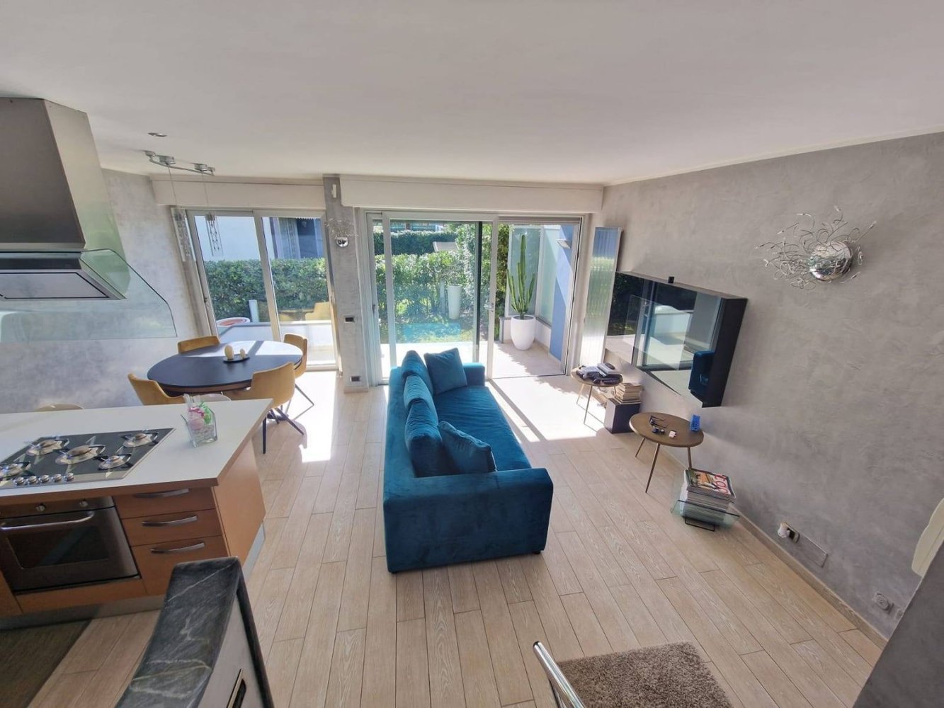 8 rooms House in Camaiore, Italy No. 208471