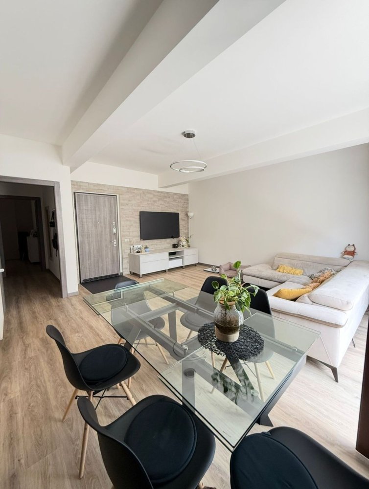 2 bedrooms Apartment in Como, Italy No. 359714