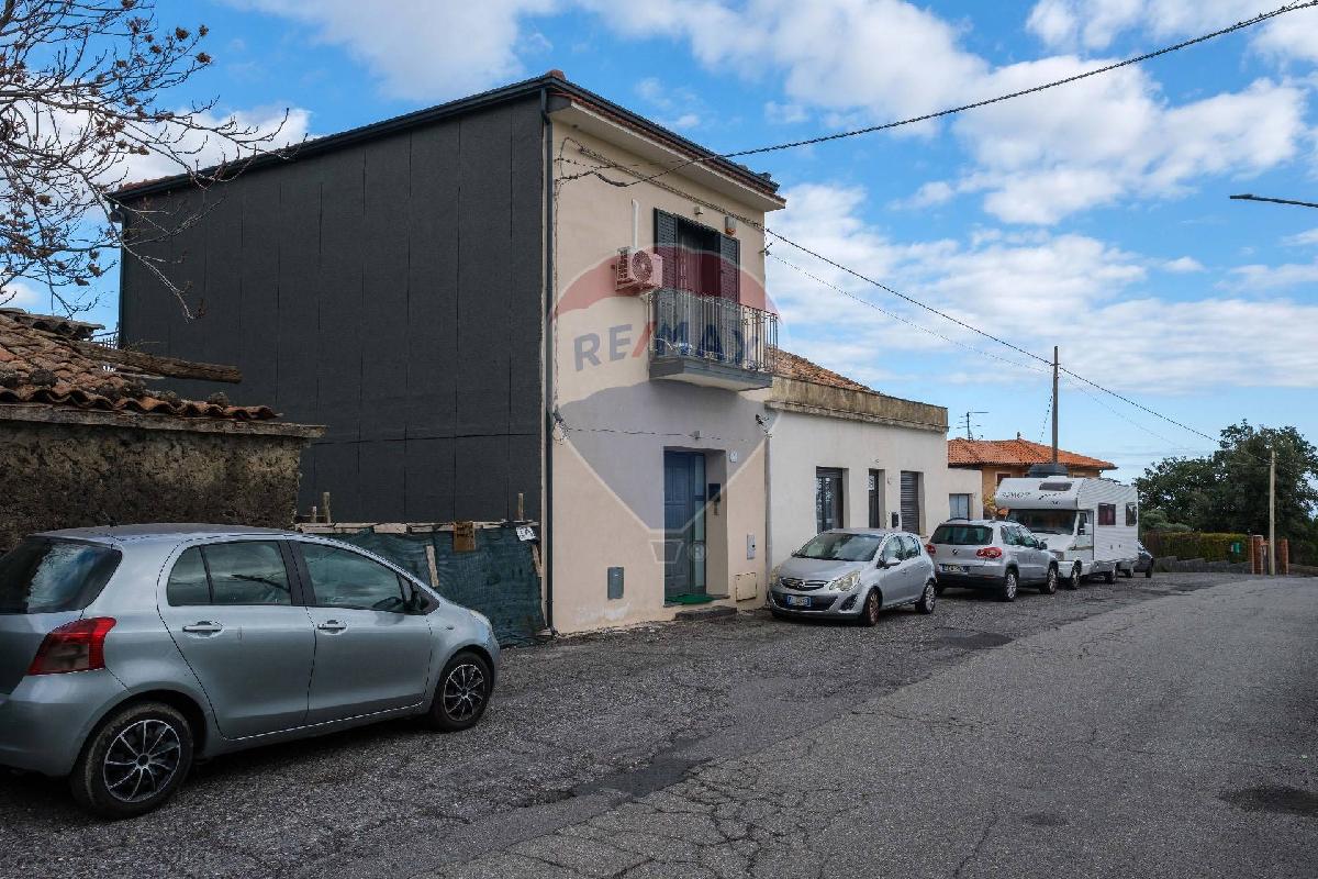 2 bedrooms House in Zafferana Etnea, Italy No. 83406