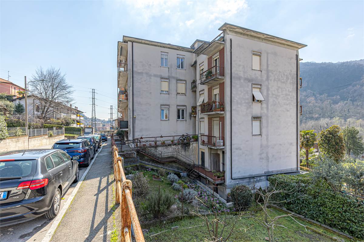 2 bedrooms Apartment in Como, Italy No. 67942