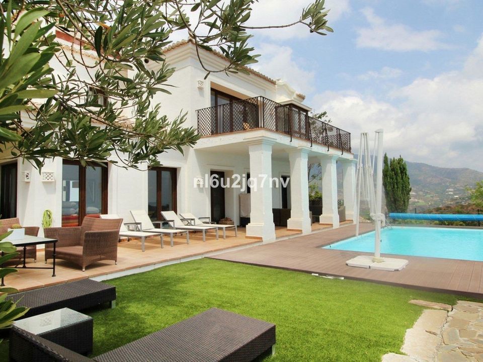 Вилла с 5 спальнями в Бенахавис, Испания № 274249