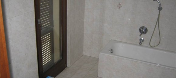 2 bedrooms Apartment in Carugo, Italy No. 361733 15