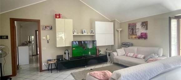 2 bedrooms Apartment in Carugo, Italy No. 361733 3