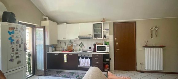 2 bedrooms Apartment in Carugo, Italy No. 361733 4