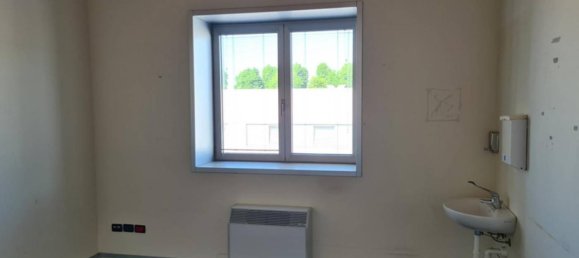 Коммерческая недвижимость 250м² в Куистелло, Италия № 319664 2