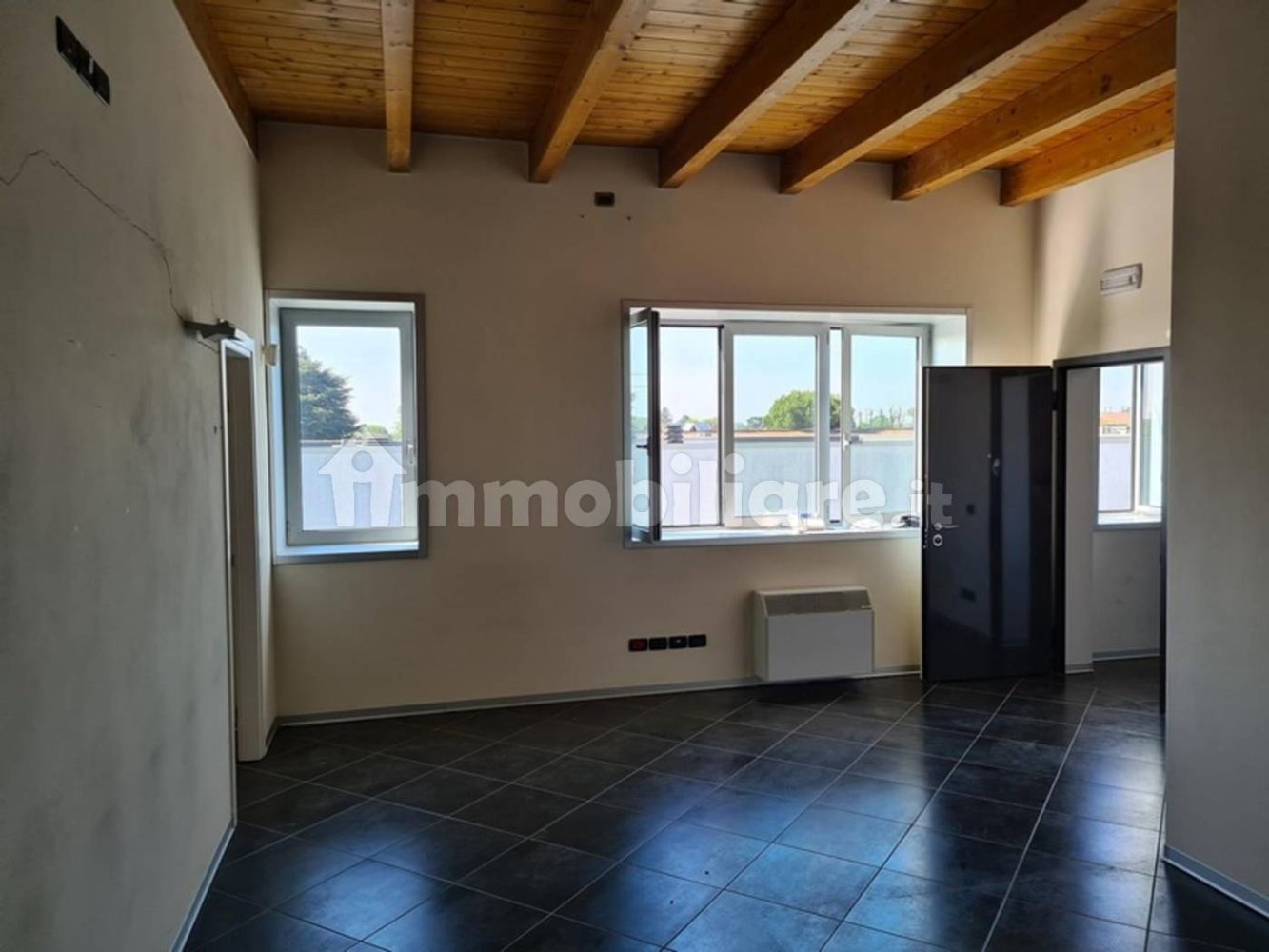 Коммерческая недвижимость 250м² в Куистелло, Италия № 319664