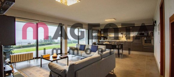 5 bedrooms Villa in Brescia, Italy No. 277029 3