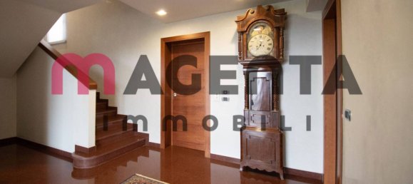 5 bedrooms Villa in Brescia, Italy No. 277029 10