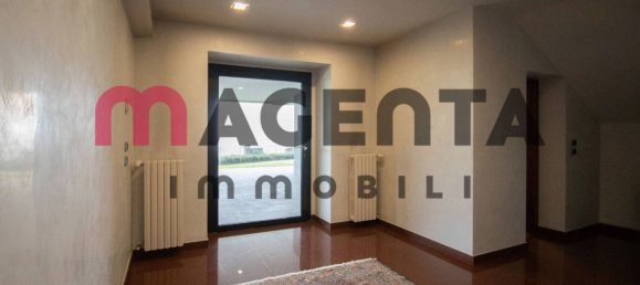 5 bedrooms Villa in Brescia, Italy No. 277029 11