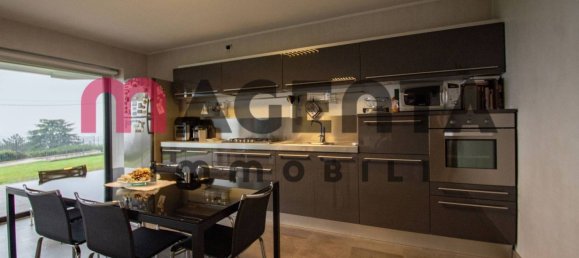 5 bedrooms Villa in Brescia, Italy No. 277029 9