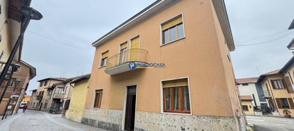 Дом с 5 комнатами в Беллуско, Италия № 109904 6