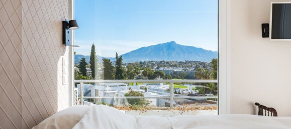 3 bedrooms Penthouse in Marbella, Spain No. 135361 6