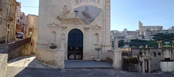 5 rooms House in Monterosso Almo, Italy No. 40799 9