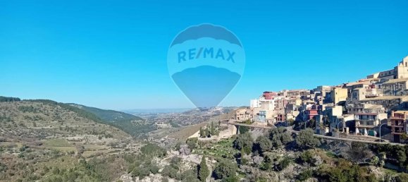 5 rooms House in Monterosso Almo, Italy No. 40799 3