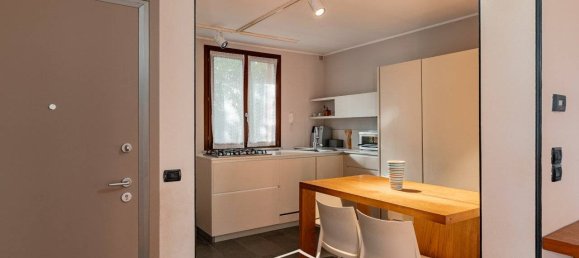 3 bedrooms Villa in Curtatone, Italy No. 355724 7