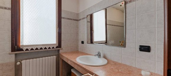 3 bedrooms Villa in Curtatone, Italy No. 355724 19