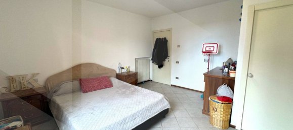 5 rooms Apartment in Ponsacco, Italy No. 27931 18