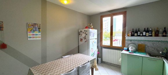 5 rooms Apartment in Ponsacco, Italy No. 27931 6