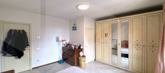 5 rooms Apartment in Ponsacco, Italy No. 27931 21
