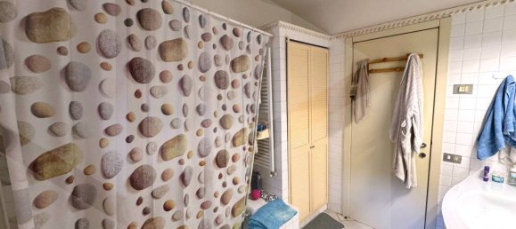 5 rooms Apartment in Ponsacco, Italy No. 27931 17