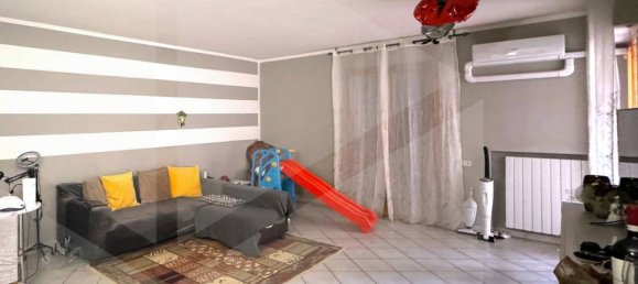 5 rooms Apartment in Ponsacco, Italy No. 27931 3