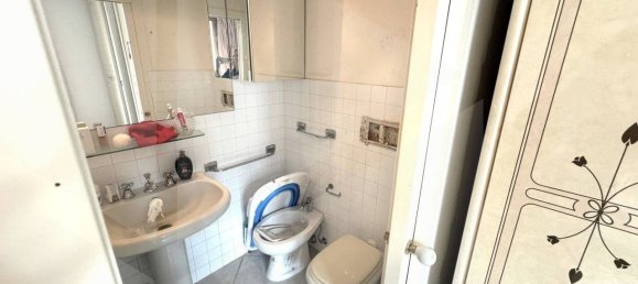 5 rooms Apartment in Ponsacco, Italy No. 27931 22