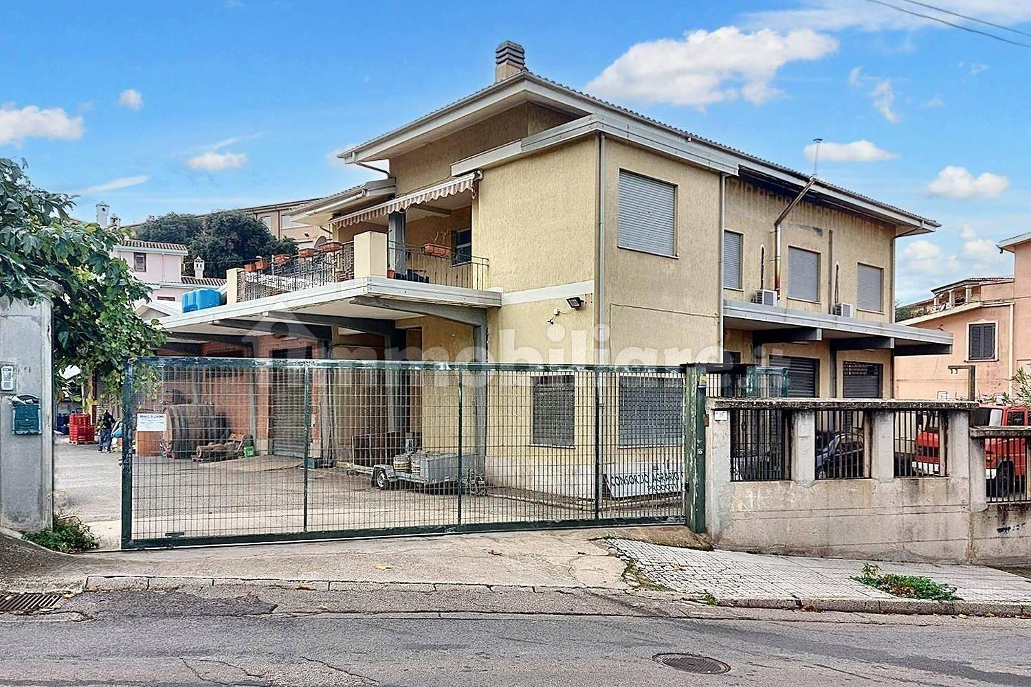 2-salle Entrepôt à Oliena, Italy No. 139378