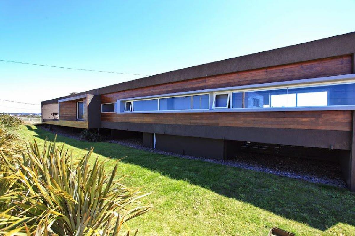 3 bedrooms House in Maldonado, Uruguay No. 8917