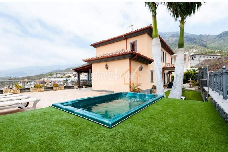 5 bedrooms Villa in Adeje, Spain No. 126144