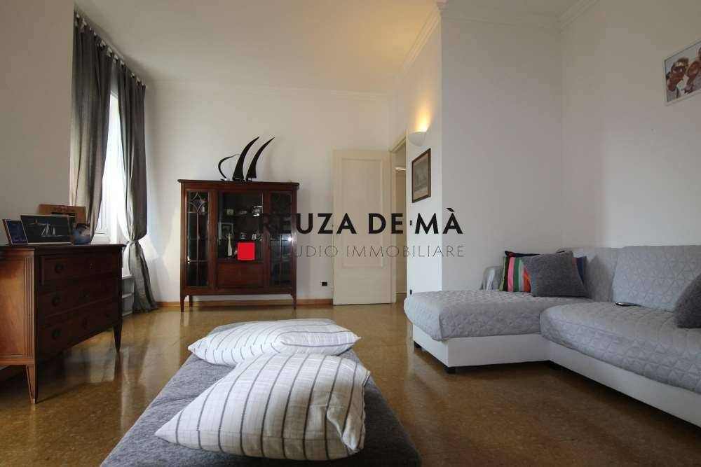 Apartamento de 3 dormitorios en Rapallo, Italy No. 329891