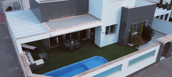 3 غرف نوم فيلا في Mil Palmeras, Spain رقم 28385 3