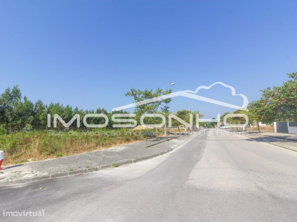 655m² Land in Marinha Grande, Portugal No. 211940