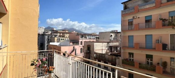 Apartamento de 3 habitaciónes en San Giorgio a Cremano, Italy No. 30187 30