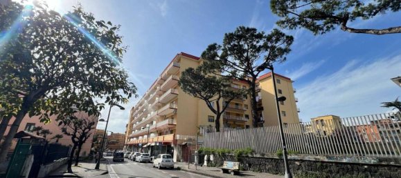 Apartamento de 3 habitaciónes en San Giorgio a Cremano, Italy No. 30187 2