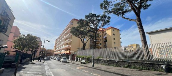 Apartamento de 3 habitaciónes en San Giorgio a Cremano, Italy No. 30187 39