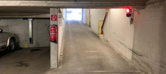 Parking à Favoriten, Austria No. 76888 12