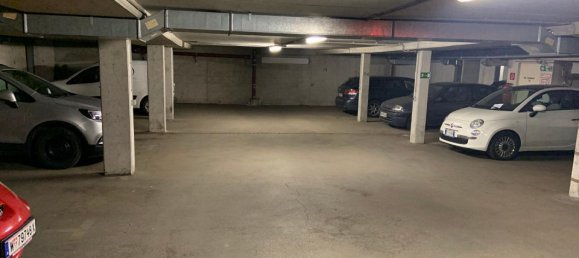 Parking à Favoriten, Austria No. 76888 7