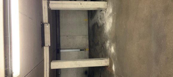 Parking à Favoriten, Austria No. 76888 10