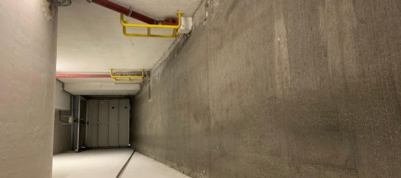 Parking à Favoriten, Austria No. 76888 13