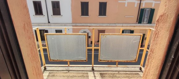 4 rooms House in Landriano, Italy No. 142765 10