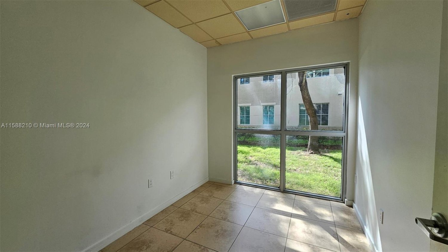 terreno en alquiler en Miami, Miami-Dade, Florida, USA № 613796