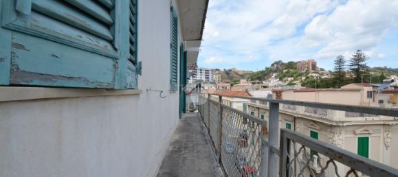 3 bedrooms Apartment in Messina, Italy No. 339686 8