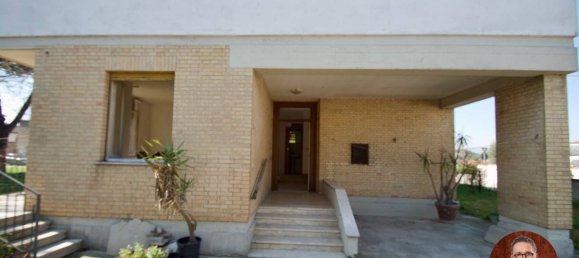 3 bedrooms Villa in Foligno, Italy No. 189842 9