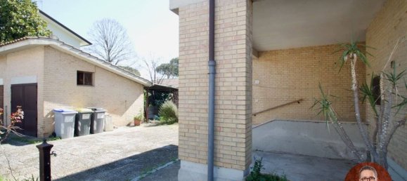 3 bedrooms Villa in Foligno, Italy No. 189842 6