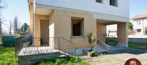 3 bedrooms Villa in Foligno, Italy No. 189842 8