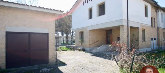 3 bedrooms Villa in Foligno, Italy No. 189842 5