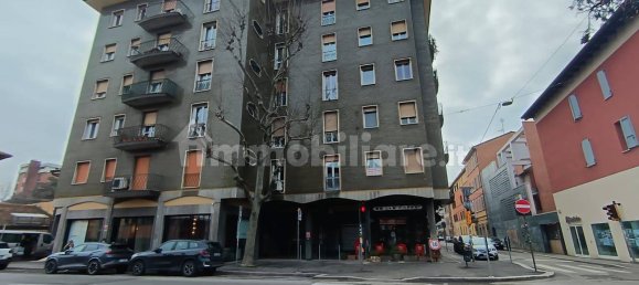 2 bedrooms Apartment in Bologna, Italy No. 22930 2